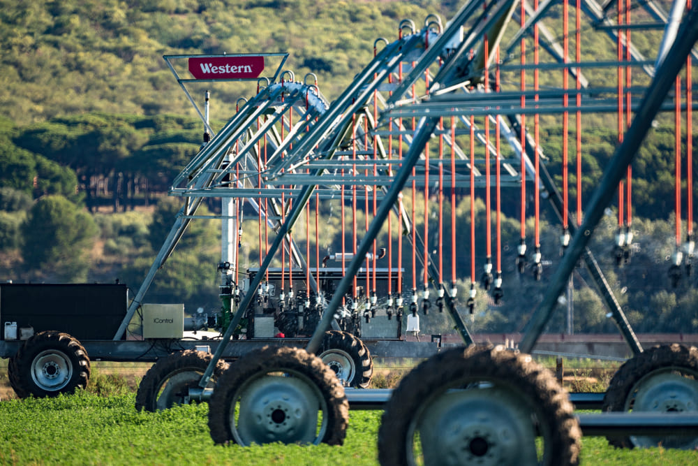 irrigazione campi agricoli tramite pivot western